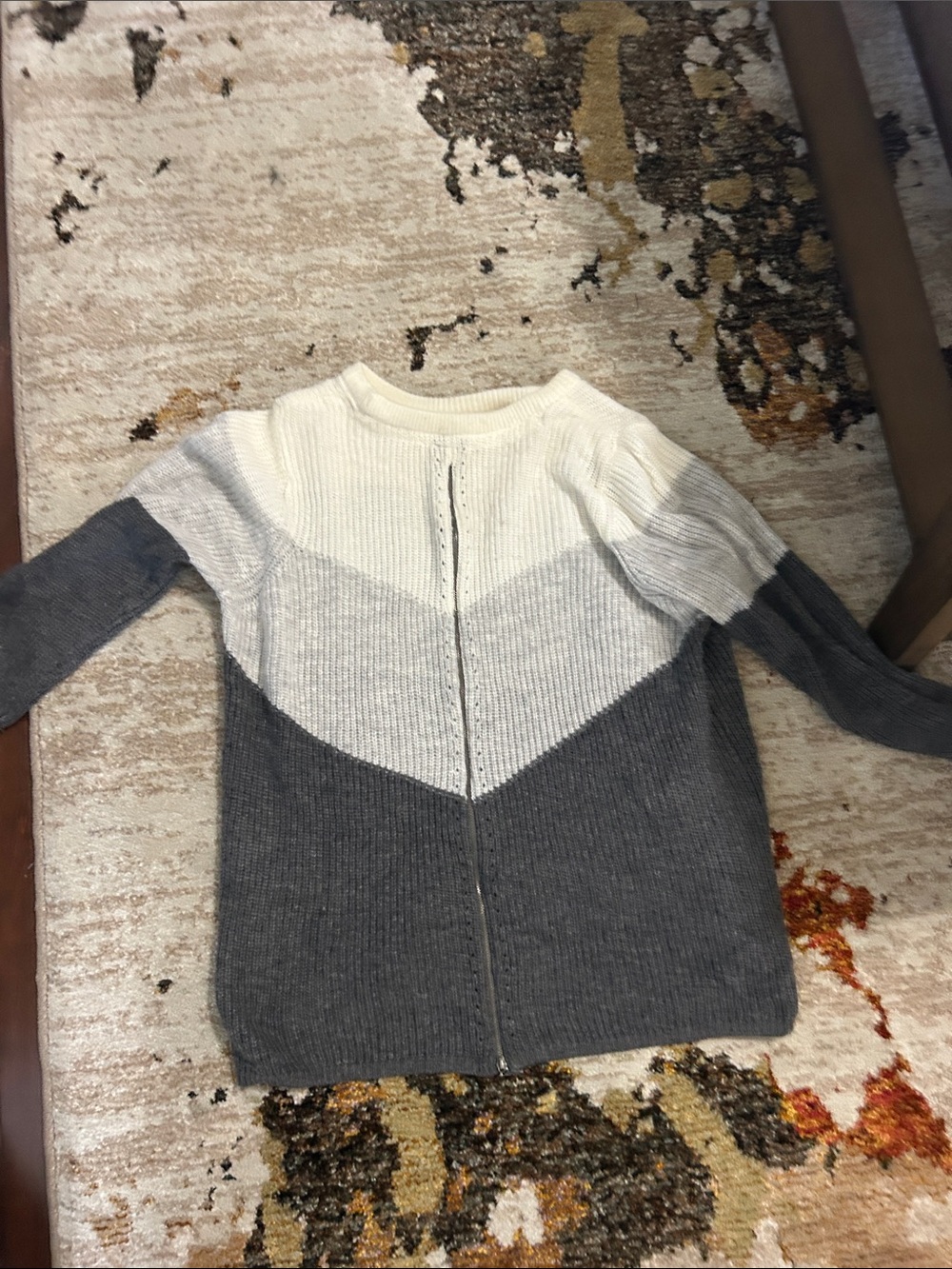 Women's Colorblock Chevron Knit Sweater - Ivory & Gray